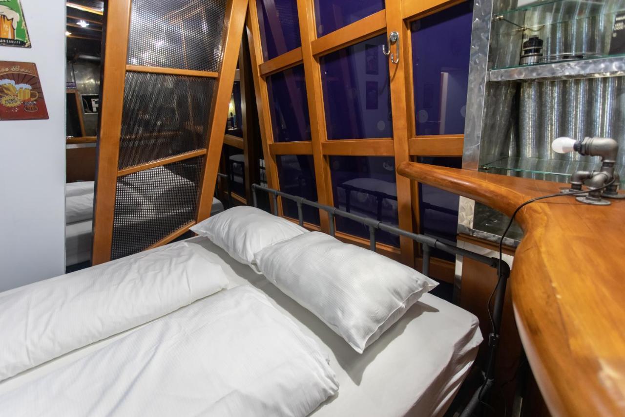 Stay In Pub Kamera Klub Apatment-City Center Ljubljana Exterior photo